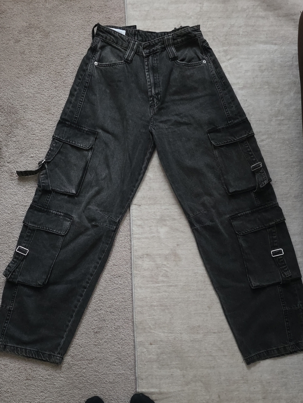 Zara Black Cargo Pants with Multiple Pockets